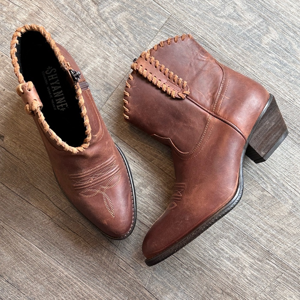 Shyanne Sawyer Dolly Terra Western Round Toe Ankle Zip Leather Booties - Size 9